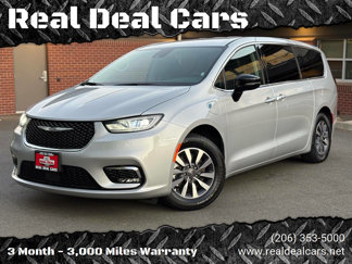 Used 2024 Chrysler Pacifica Limited image 1