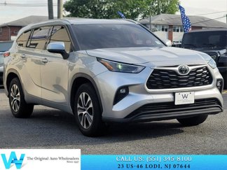 Used 2022 Toyota Highlander XLE image 1