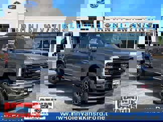 New 2025 Ford F250 4x4 Crew Cab Super Duty image 1