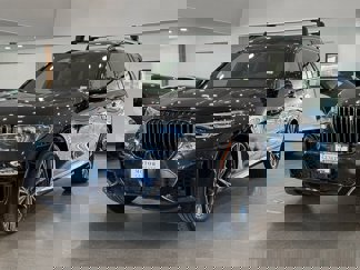Used 2022 BMW X7 M50i image 1