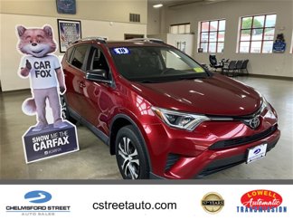 Used 2018 Toyota RAV4 LE image 1