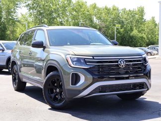 New 2025 Volkswagen Atlas Peak Edition SE image 1