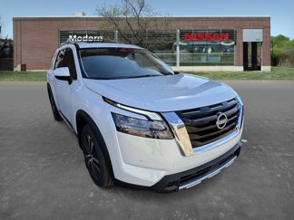 New 2025 Nissan Pathfinder Platinum image 1