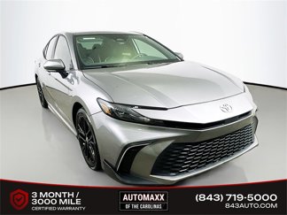 Used 2025 Toyota Camry SE image 1