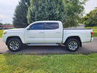 Used 2016 Toyota Tacoma Limited image 1
