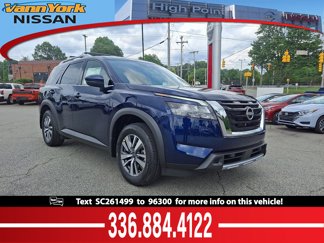 New 2025 Nissan Pathfinder SL image 1