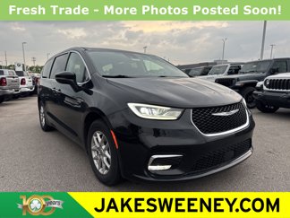 Used 2023 Chrysler Pacifica Touring-L image 1
