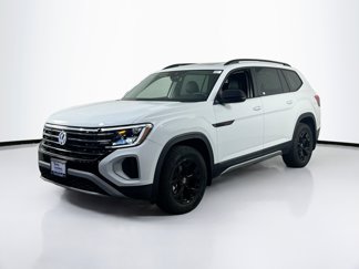 Used 2024 Volkswagen Atlas Peak Edition SE image 1