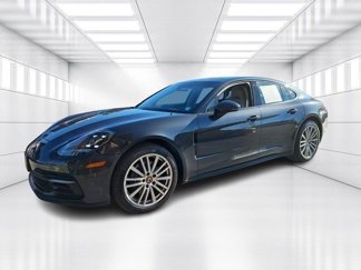 Used 2017 Porsche Panamera 4 image 1