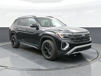 New 2025 Volkswagen Atlas Peak Edition SE image 1