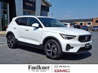 Used 2023 Volvo XC40 B5 Core w/ Convenience Package image 1