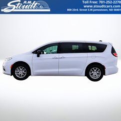 New 2025 Chrysler Pacifica Select image 1