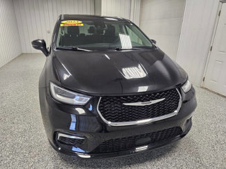 Used 2023 Chrysler Pacifica Touring-L image 1
