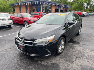 Used 2017 Toyota Camry SE image 1