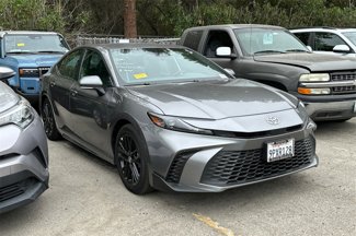 Used 2025 Toyota Camry SE image 1