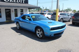 Used 2019 Dodge Challenger SXT image 1