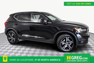 Used 2025 Volvo XC40 B5 Core image 1