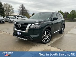 New 2025 Nissan Pathfinder Platinum image 1