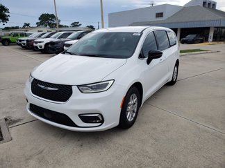 New 2026 Chrysler Pacifica Select image 1