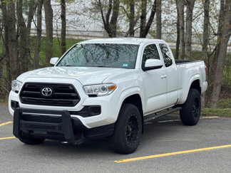 Used 2016 Toyota Tacoma SR image 1