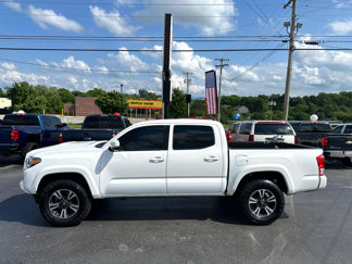 Used 2017 Toyota Tacoma TRD Off-Road image 1