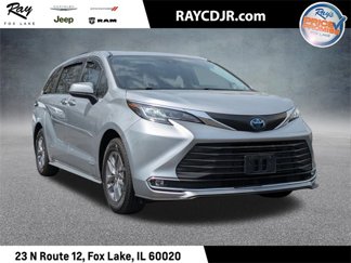 Used 2021 Toyota Sienna XLE image 1