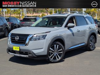 New 2025 Nissan Pathfinder Platinum image 1