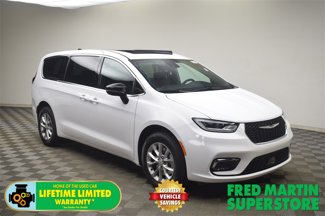 New 2025 Chrysler Pacifica Select image 1
