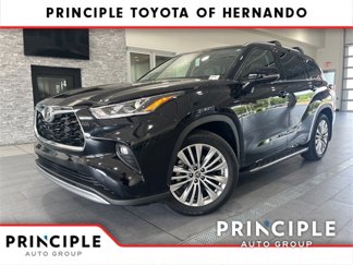 New 2025 Toyota Highlander Platinum image 1