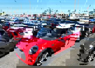 Used 2019 MINI Cooper 4-Door Hardtop image 1