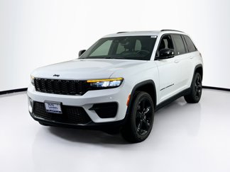 Used 2023 Jeep Grand Cherokee Altitude image 1