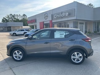 New 2025 Nissan Kicks Play S image 1