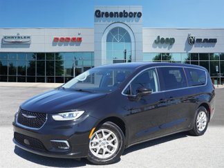 Used 2023 Chrysler Pacifica Touring-L image 1