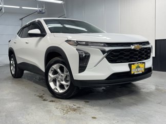 Used 2025 Chevrolet Trax LS w/ LS Convenience Package image 1