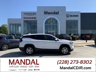 Used 2024 GMC Terrain SLE image 1