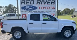 Used 2025 Chevrolet Colorado W/T w/ Advanced Trailering Package image 1