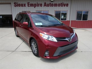 Used 2020 Toyota Sienna XLE image 1