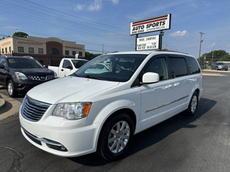 Used 2014 Chrysler Town & Country Touring image 1