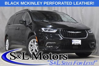Used 2022 Chrysler Pacifica Touring-L image 1