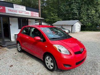 Used 2011 Toyota Yaris 4-Door Hatchback image 1