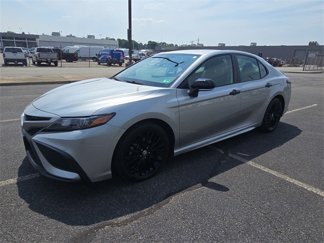 Used 2022 Toyota Camry SE image 1