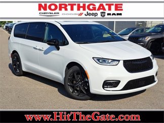 New 2026 Chrysler Pacifica Limited image 1