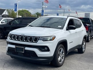 Used 2024 Jeep Compass Latitude image 1