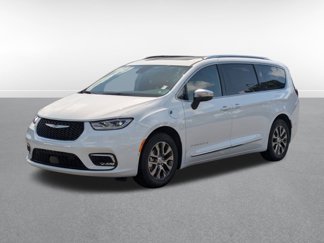 New 2025 Chrysler Pacifica Pinnacle image 1