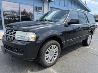 Used 2011 Lincoln Navigator 4WD image 1