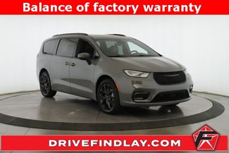 Used 2023 Chrysler Pacifica Touring-L w/ Uconnect Theater Family Group image 1