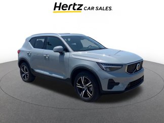 Used 2024 Volvo XC40 B5 Core image 1