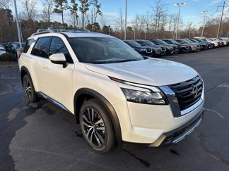 New 2025 Nissan Pathfinder Platinum image 1