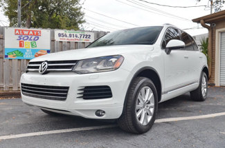 Used 2014 Volkswagen Touareg Sport image 1