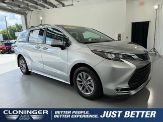 Used 2024 Toyota Sienna XLE image 1